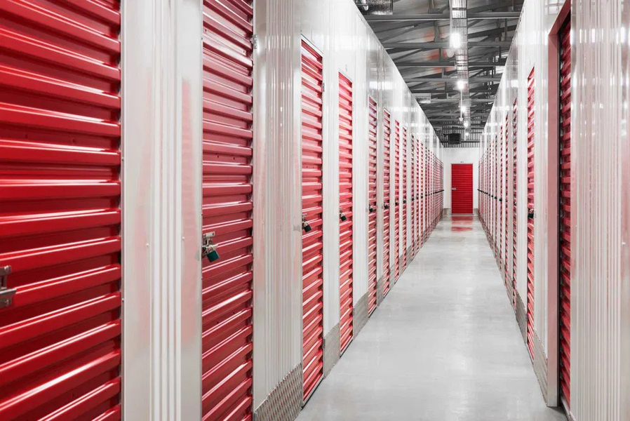 Zdjęcie na okładce dla Magazyny Do Wynajęcia | Self Storage | Magazyny Samoobsługowe | Wynajem Magazynów Nowy Dwór Mazowiecki